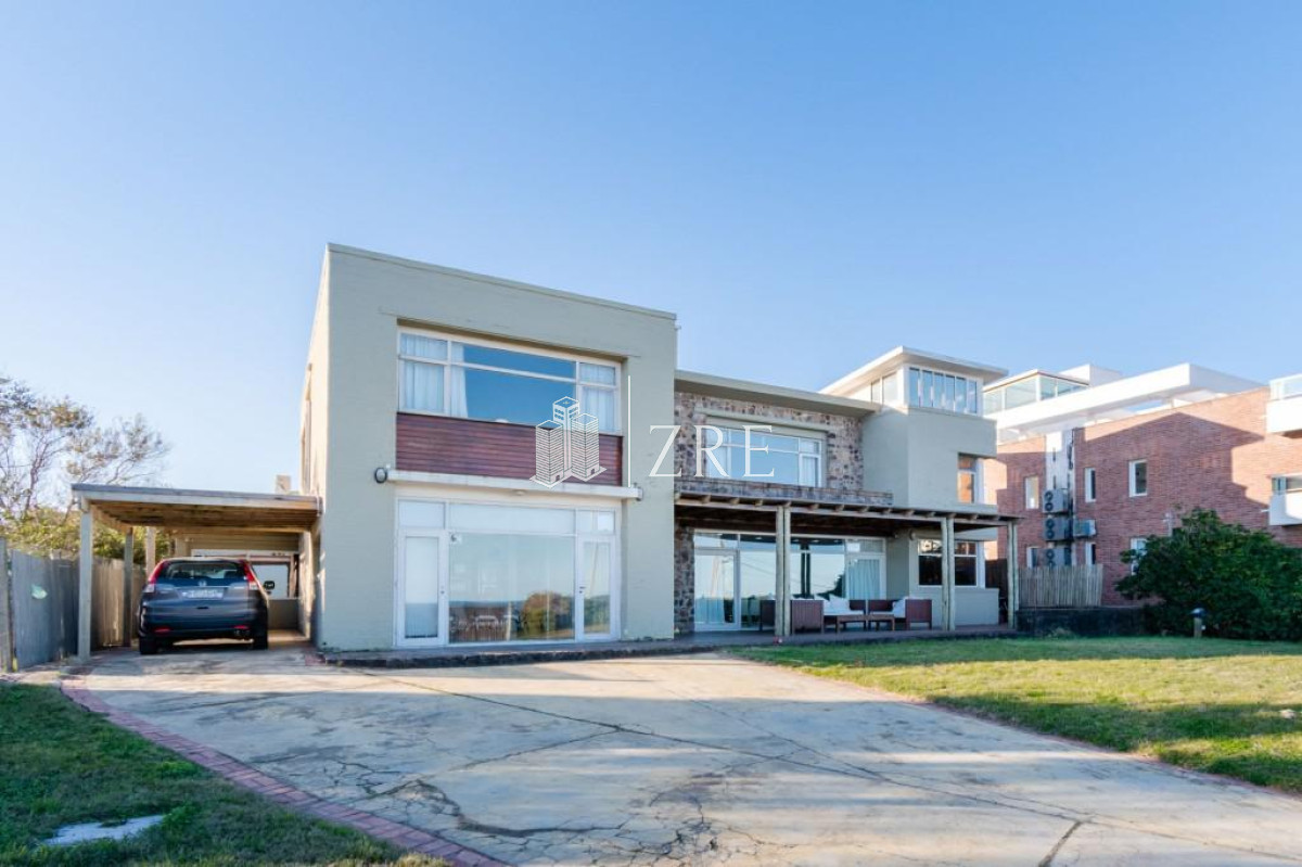 Casa ID.455 - VENTA CASA 3 DORMITORIOS PRIMERA LINEA
