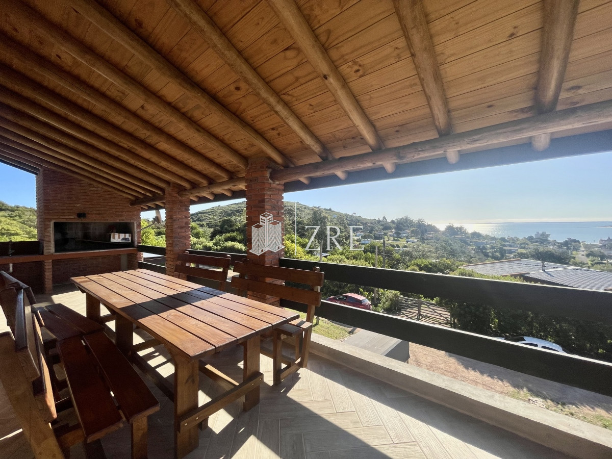 Casa ID.185 - Venta Casa - 3 dormitorios - Pileta y parrillero - Piriapolis 