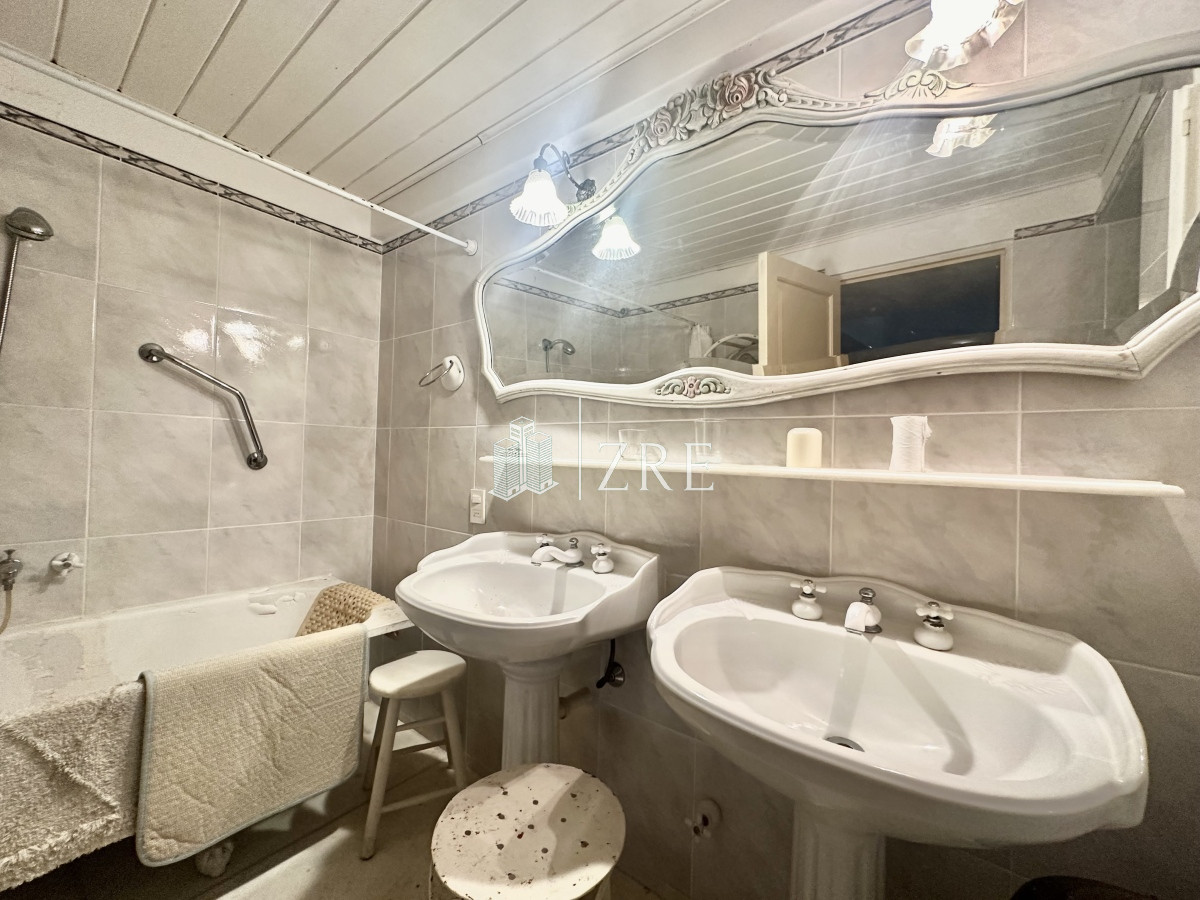 Casa ID.798 - Venta casa 7 dormitorios. Playa brava, Punta del Este