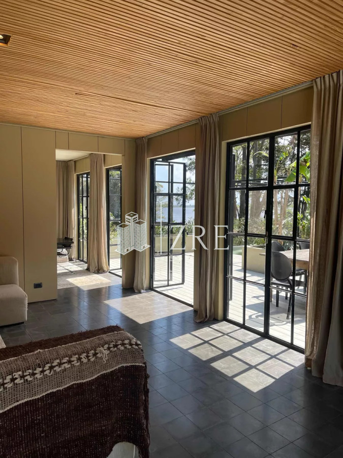 Casa ID.643 - Venta casa cuatro dormitorios. Laguna del Sauce, Punta Ballena.