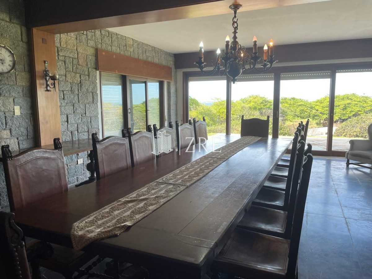 Casa ID.213 - Venta casa 5 dormitorios primera linea playa mansa Punta del Este 
