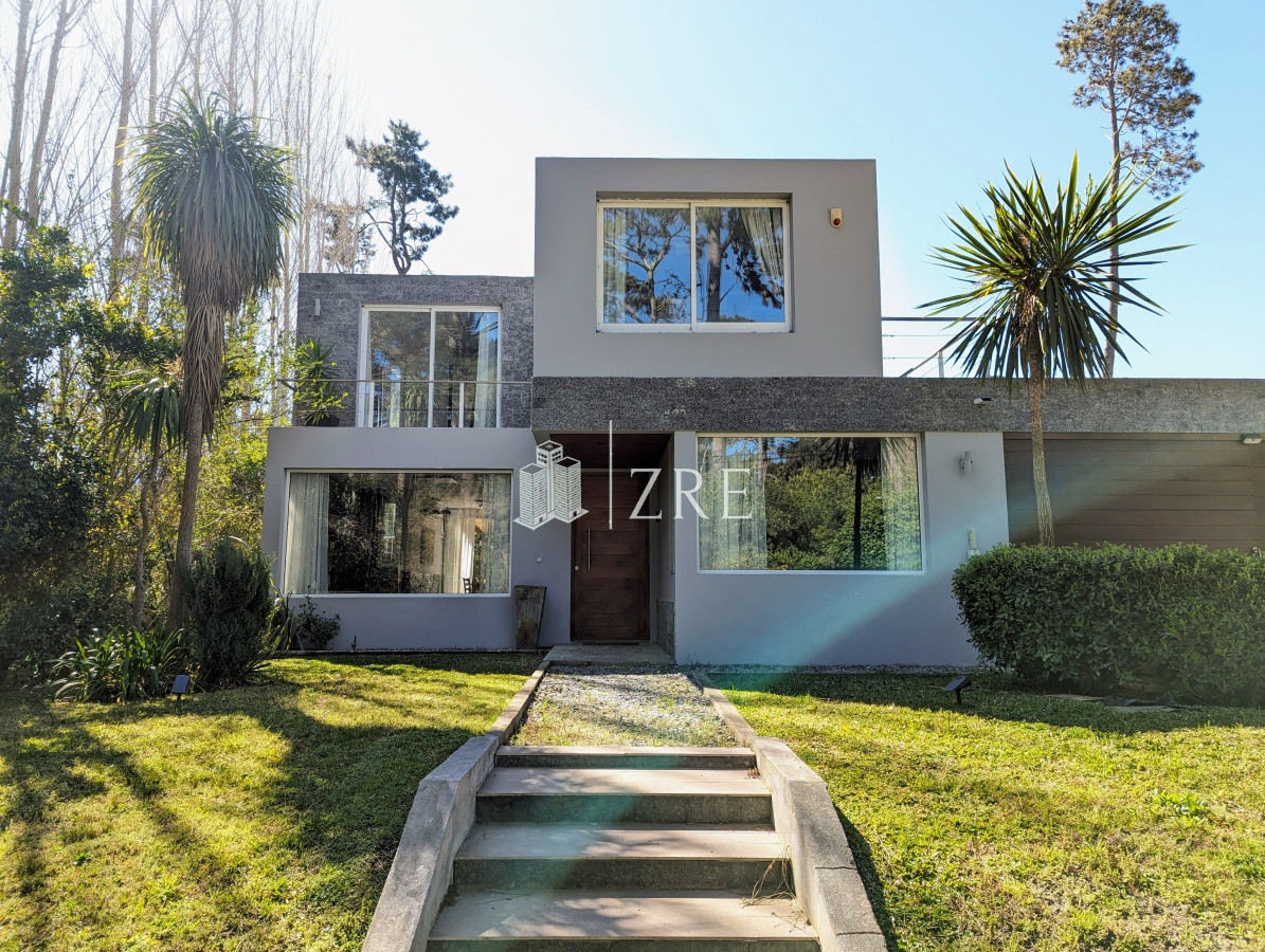 Casa ID.720 - Venta y alquiler espectacular casa en Parque Burnett, Maldonado