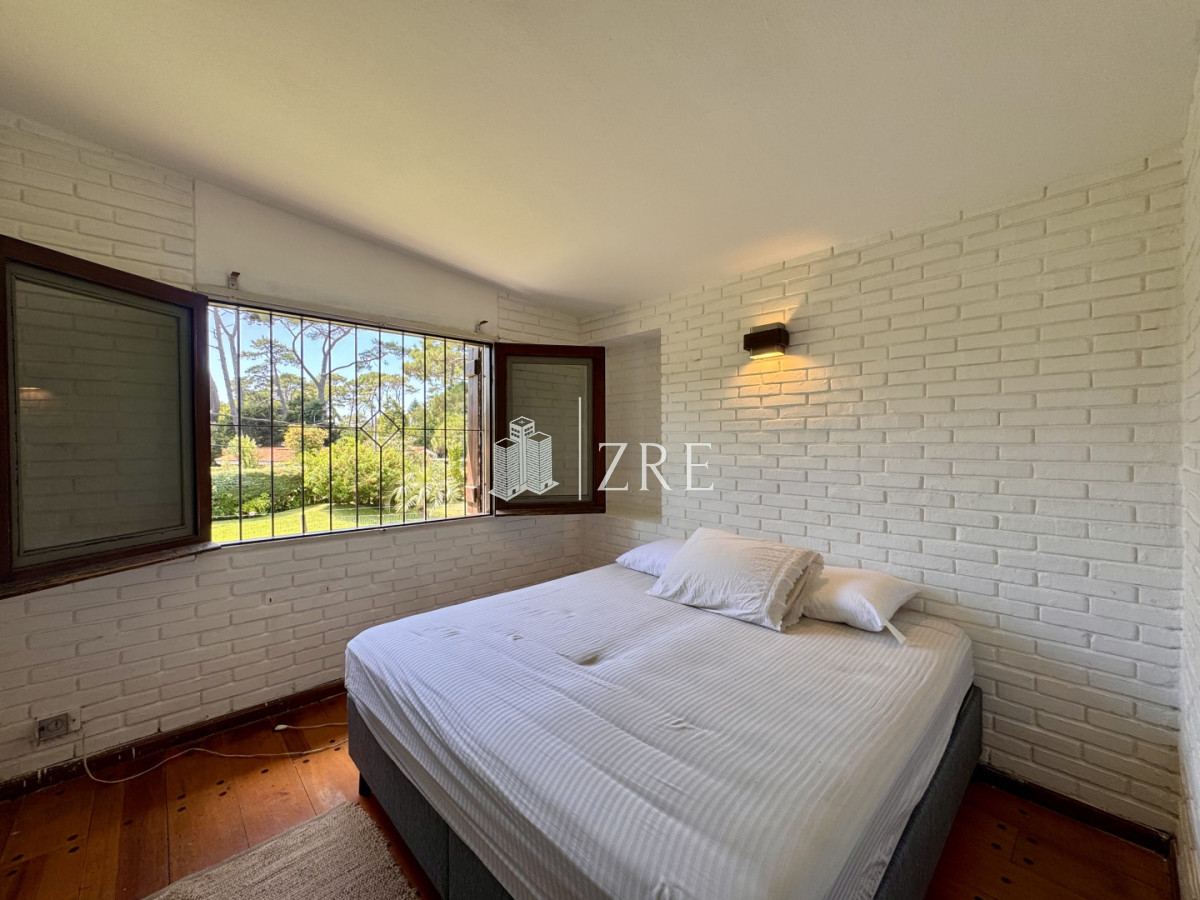 Casa ID.1350 - Venta casa 7 dormitorios, Cantegril, Punta del Este