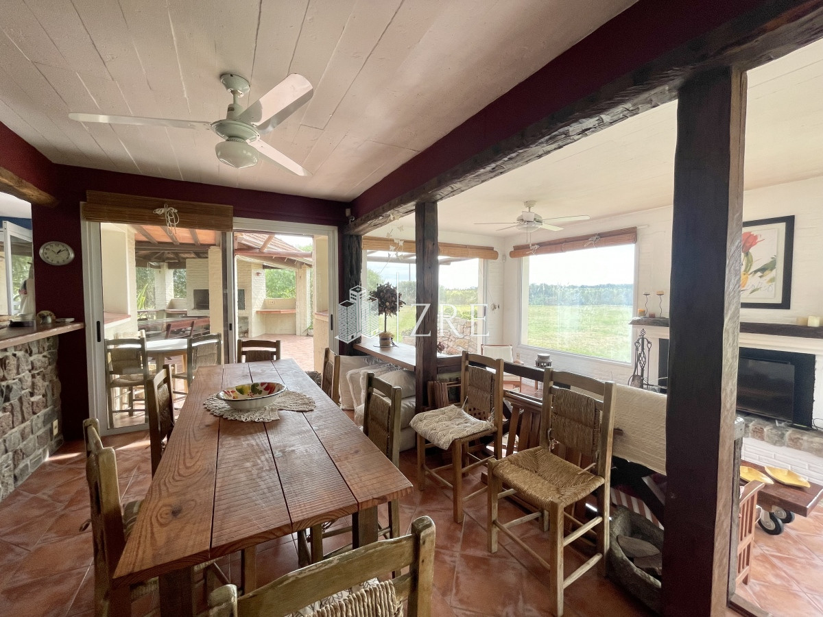 Casa ID.203 - Venta casa - 4 dormitorios. Piriapolis - Bella Vista 