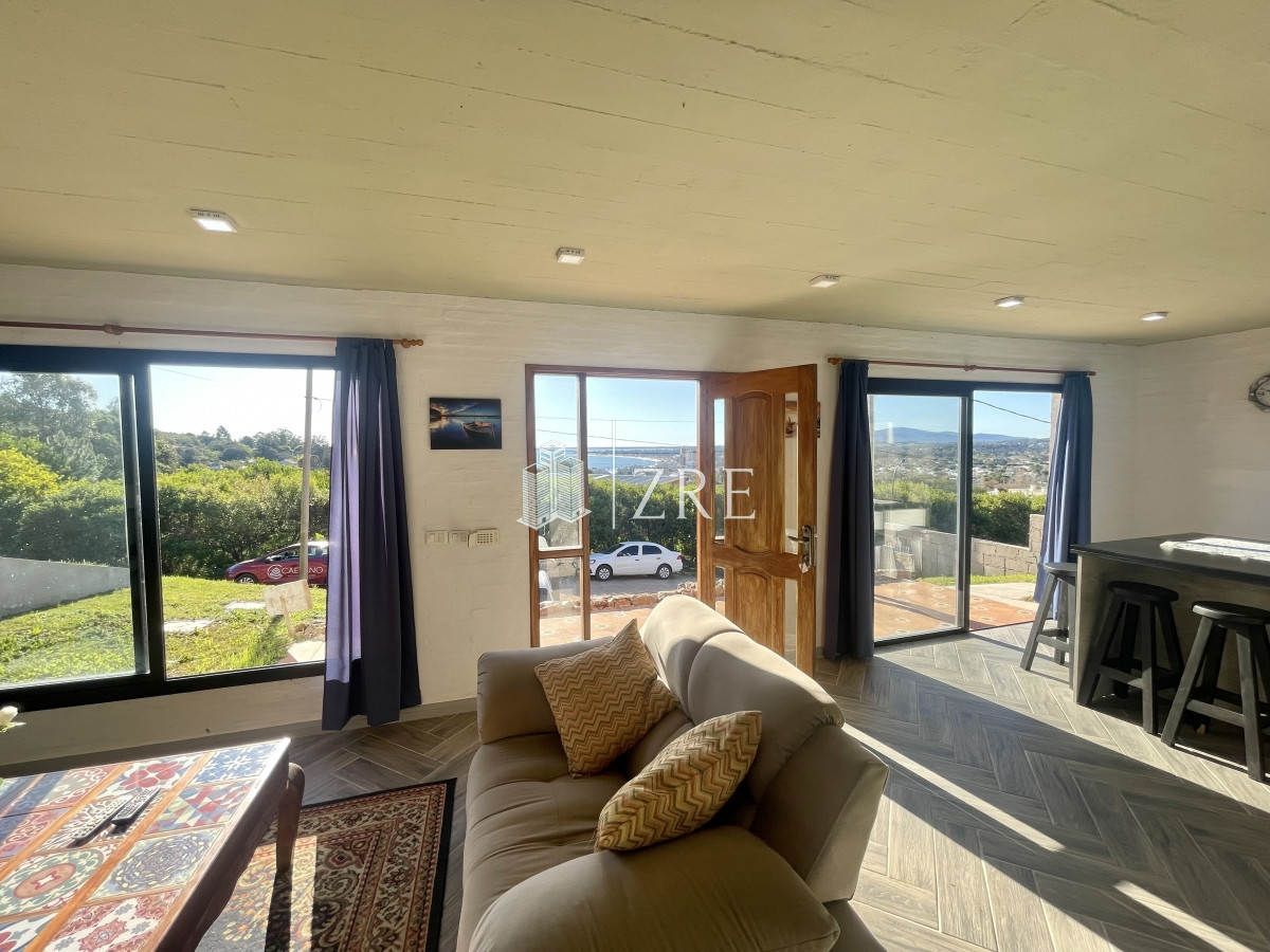 Casa ID.185 - Venta Casa - 3 dormitorios - Pileta y parrillero - Piriapolis 