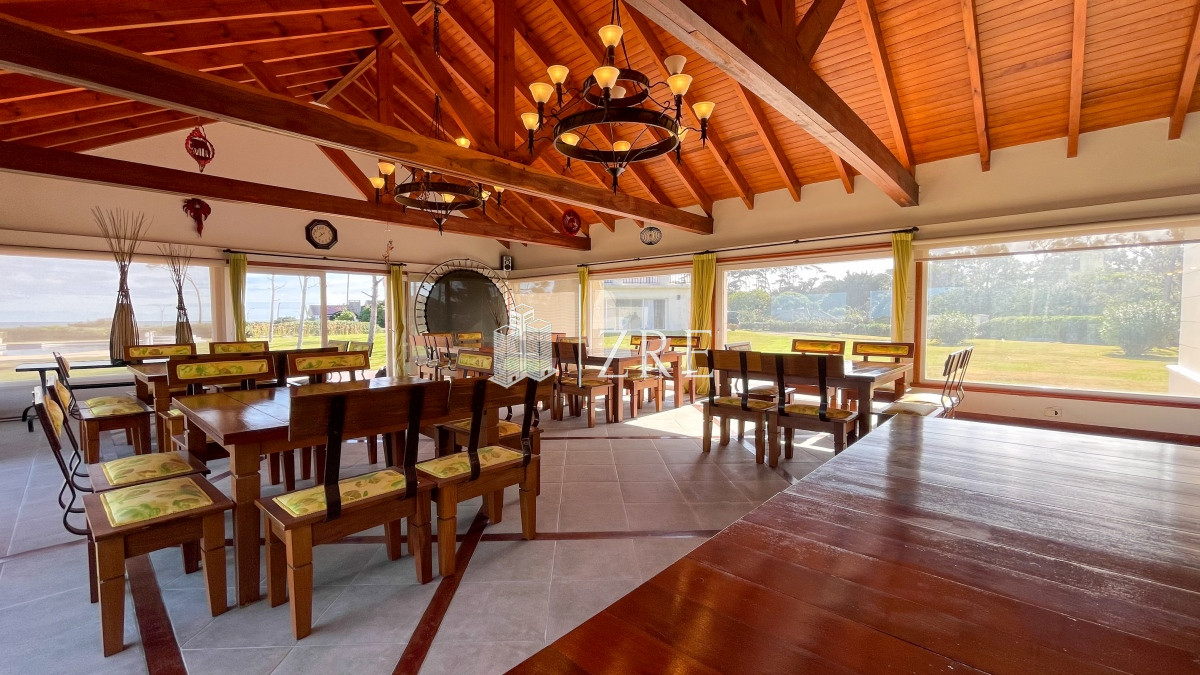 Casa ID.283 - Venta casa 10 dormitorios playa mansa Punta del Este