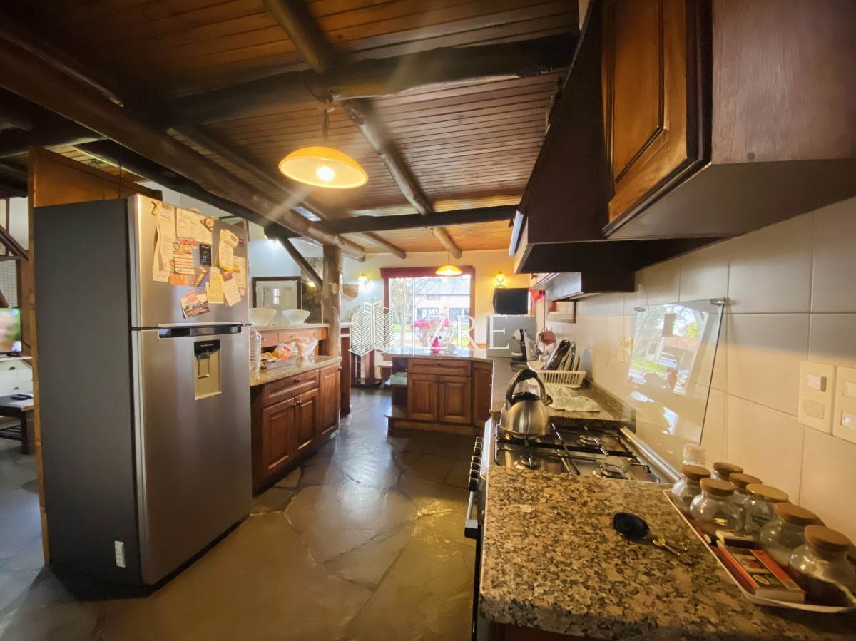 Casa ID.301 - Venta casa 3 dormitorios. Pinares Punta del Este. 