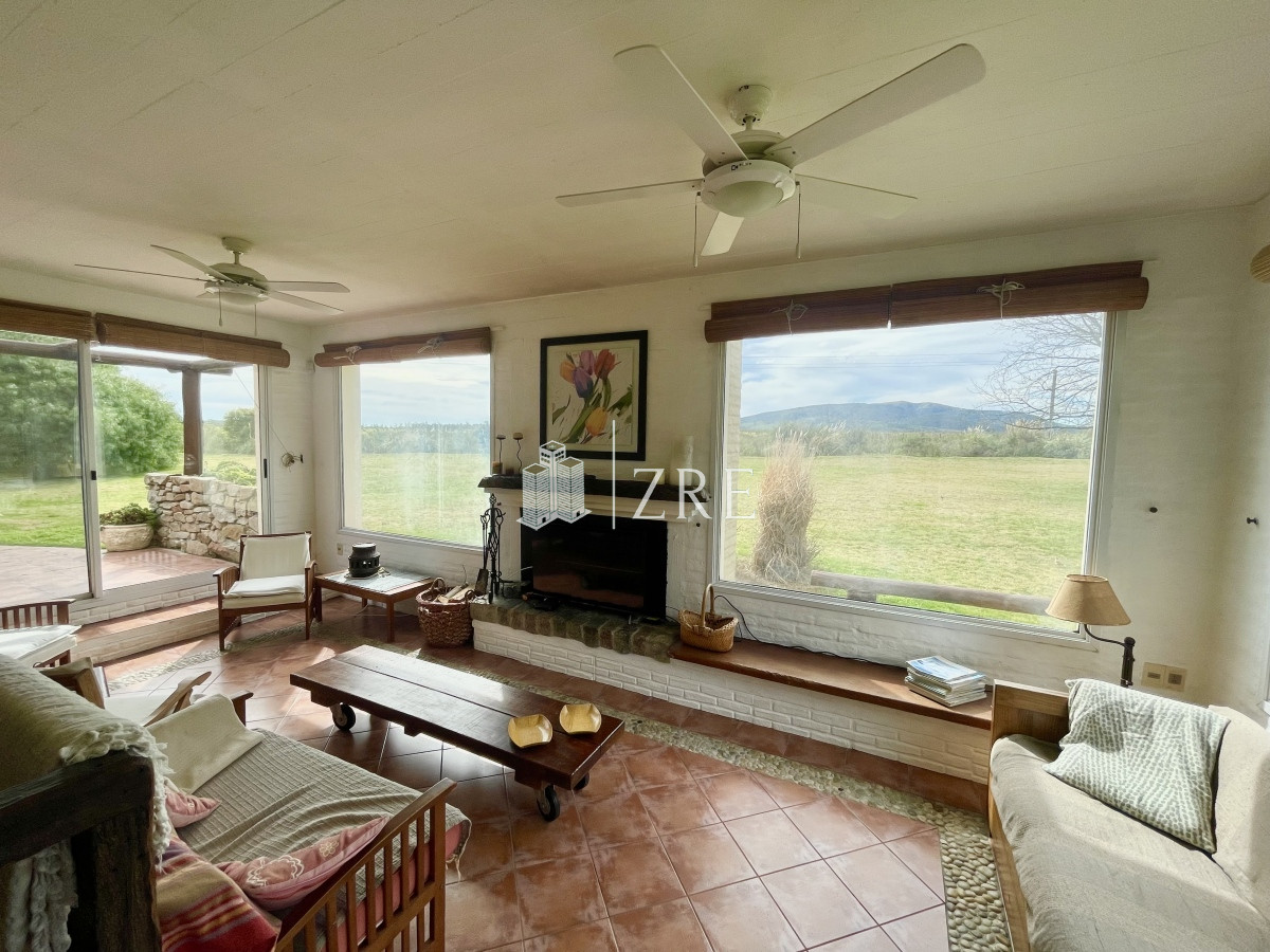 Casa ID.203 - Venta casa - 4 dormitorios. Piriapolis - Bella Vista 