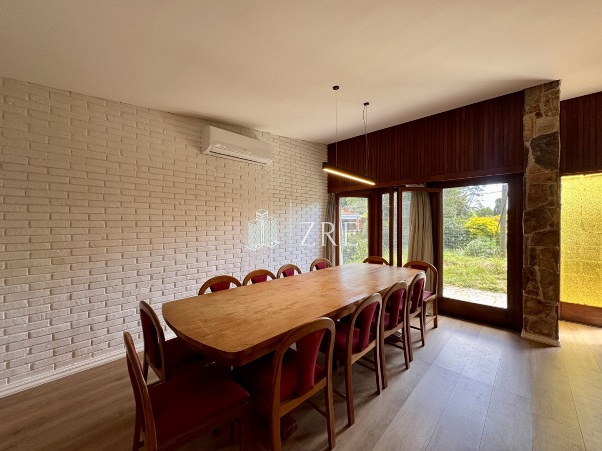 Casa ID.1350 - Venta casa 7 dormitorios, Cantegril, Punta del Este
