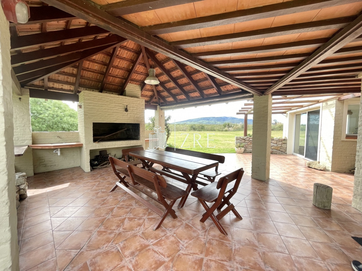 Casa ID.203 - Venta casa - 4 dormitorios. Piriapolis - Bella Vista 