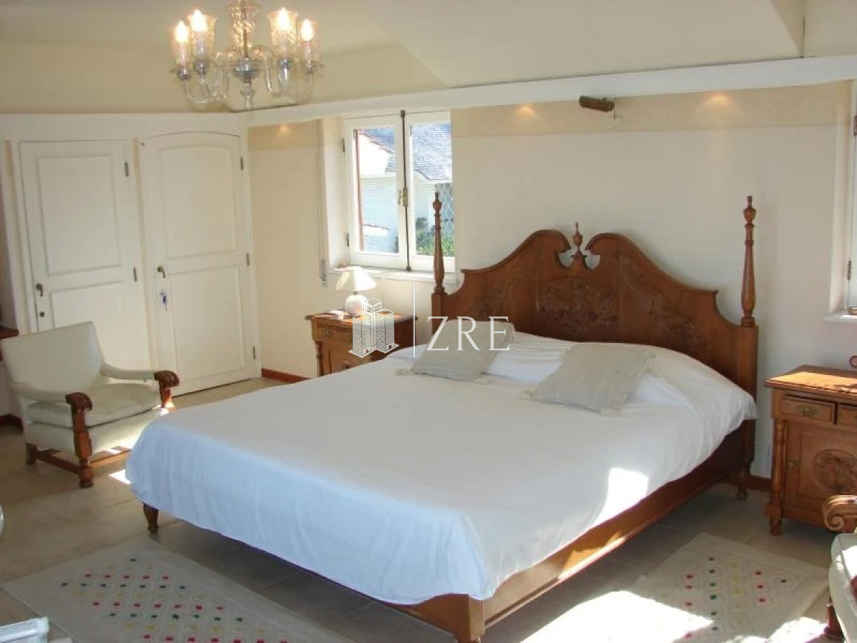 Casa ID.213 - Venta casa 5 dormitorios primera linea playa mansa Punta del Este 