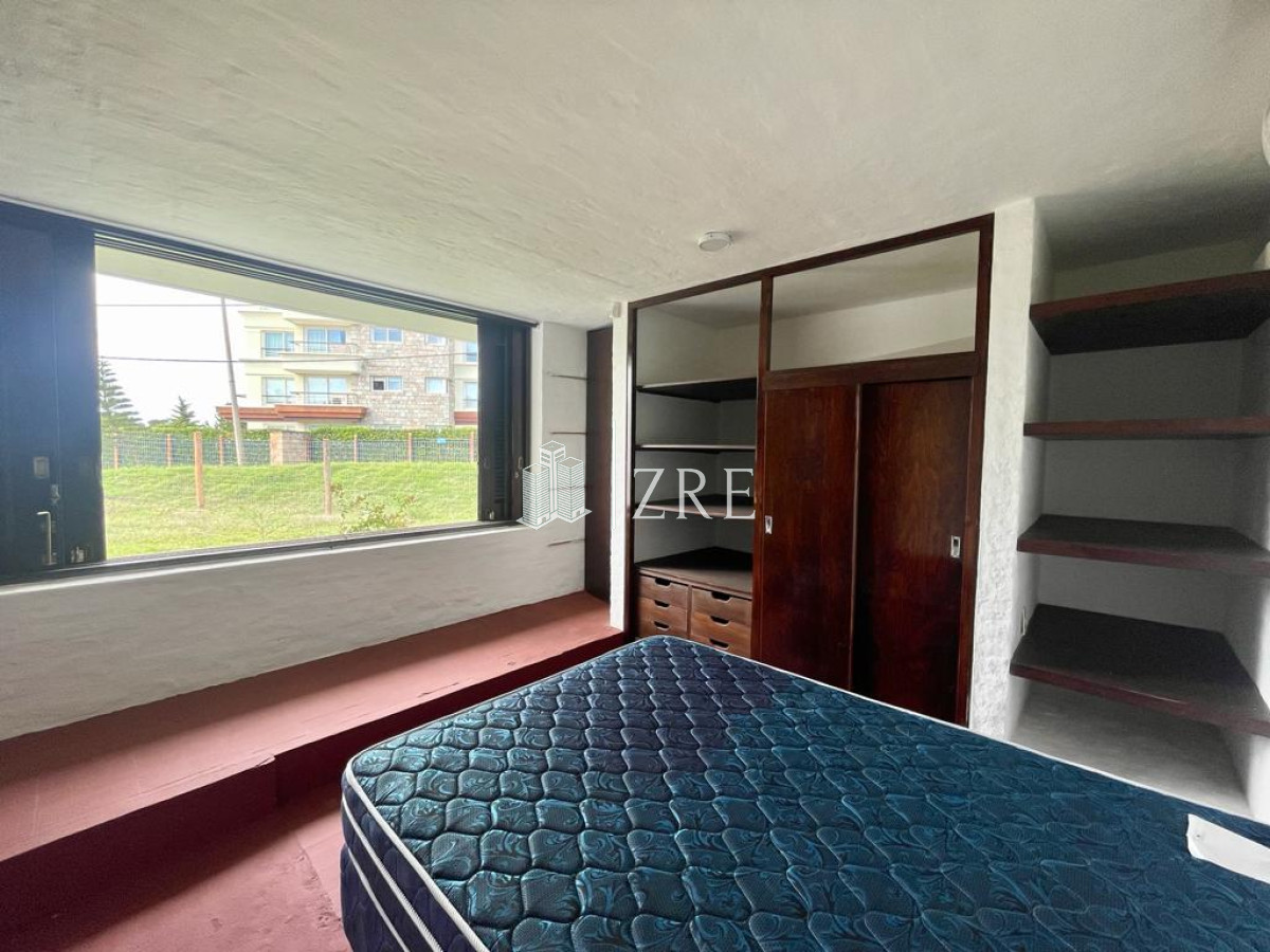 Casa ID.239 - Venta Casa sobre la ruta frente al mar Punta del Este.