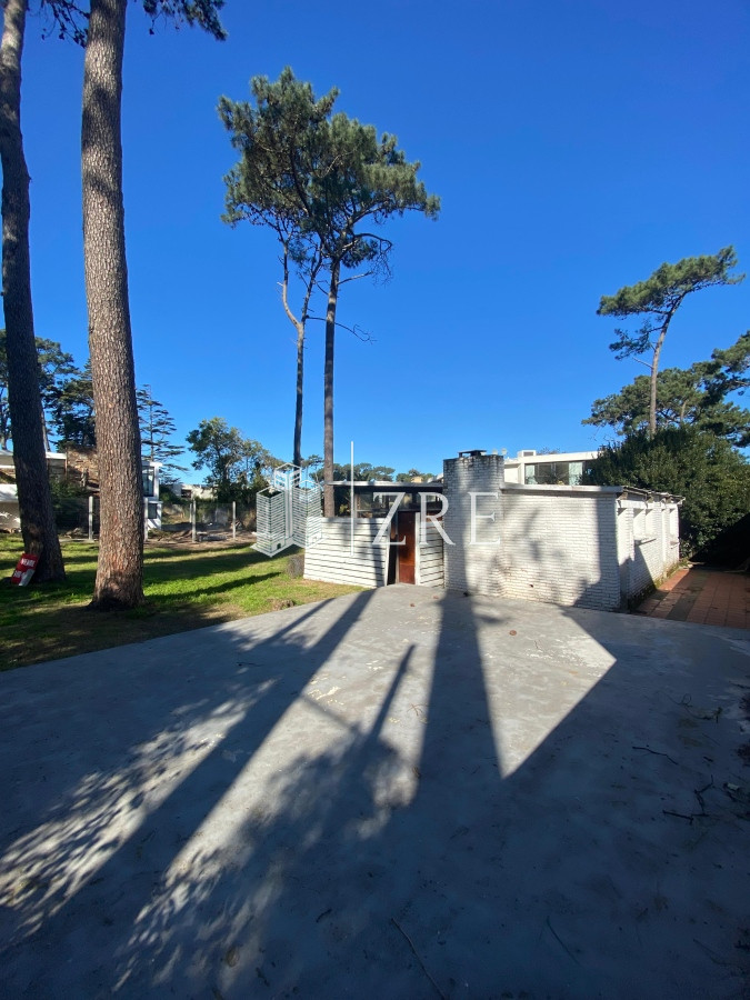 Terreno ID.742 - Venta terreno Punta del Este con casa para reciclar