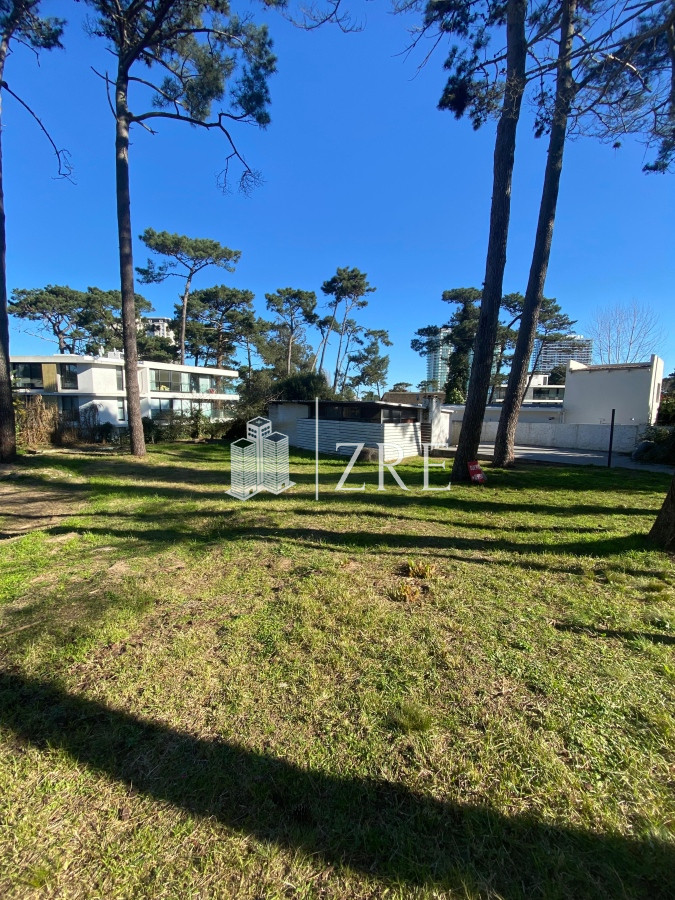 Terreno ID.742 - Venta terreno Punta del Este con casa para reciclar