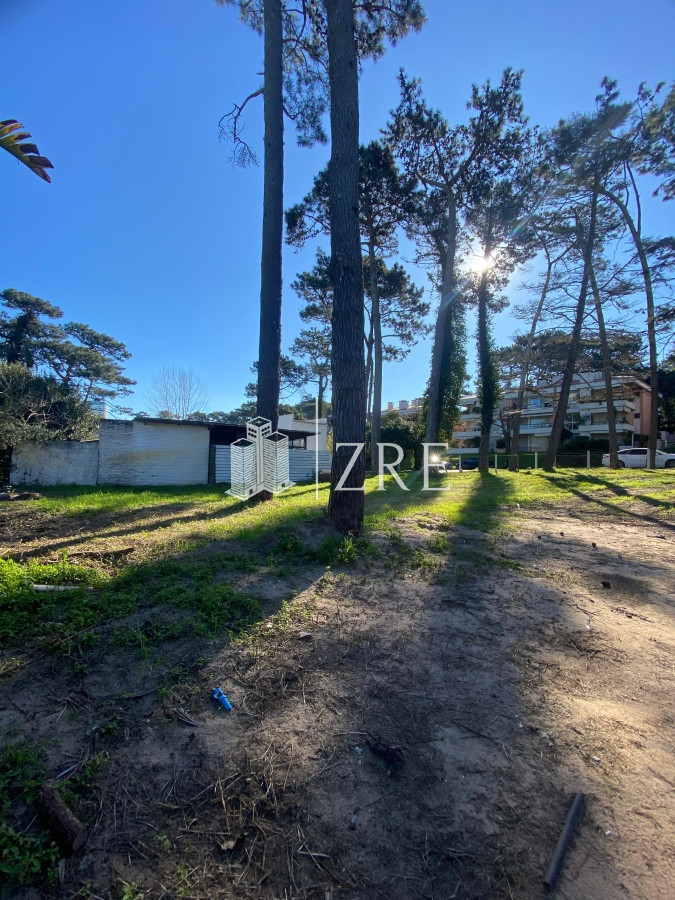Terreno ID.742 - Venta terreno Punta del Este con casa para reciclar