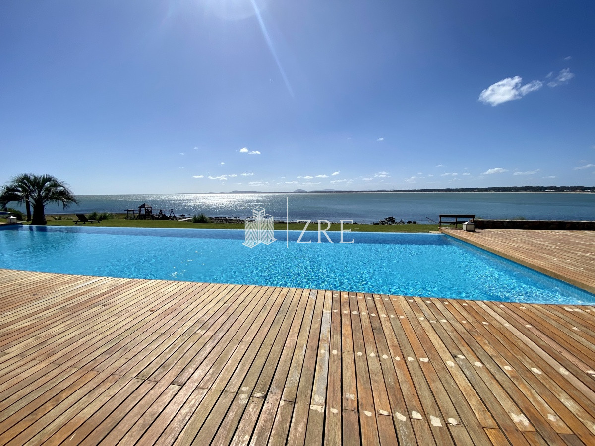Apartamento ID.269 - Venta apartamento 3 dormitorios más dependencia Punta Ballena 