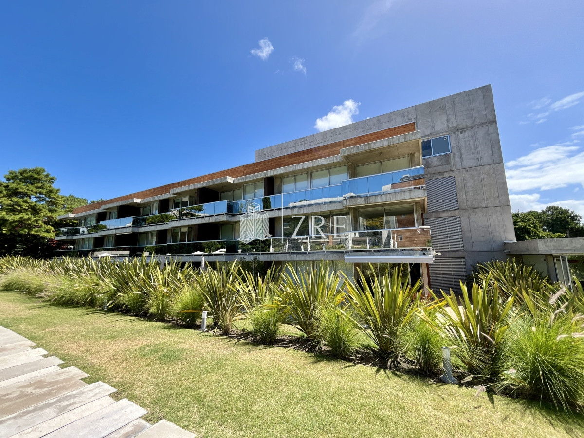 Apartamento ID.661 - Venta apartamento 3 dormitorios. Playa mansa, Punta del Este. 