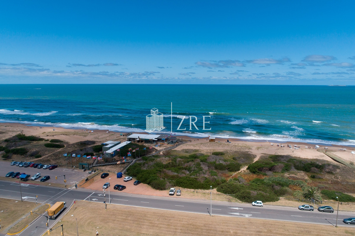 Apartamento ID.153 - Venta apartamento - 3 dormitorios. Playa Brava, Punta del Este
