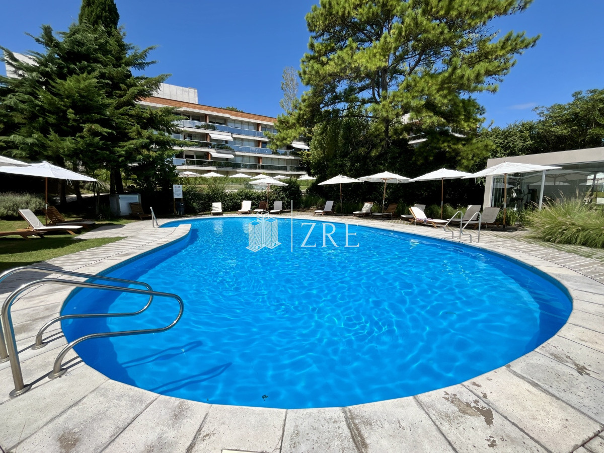 Apartamento ID.661 - Venta apartamento 3 dormitorios. Playa mansa, Punta del Este. 