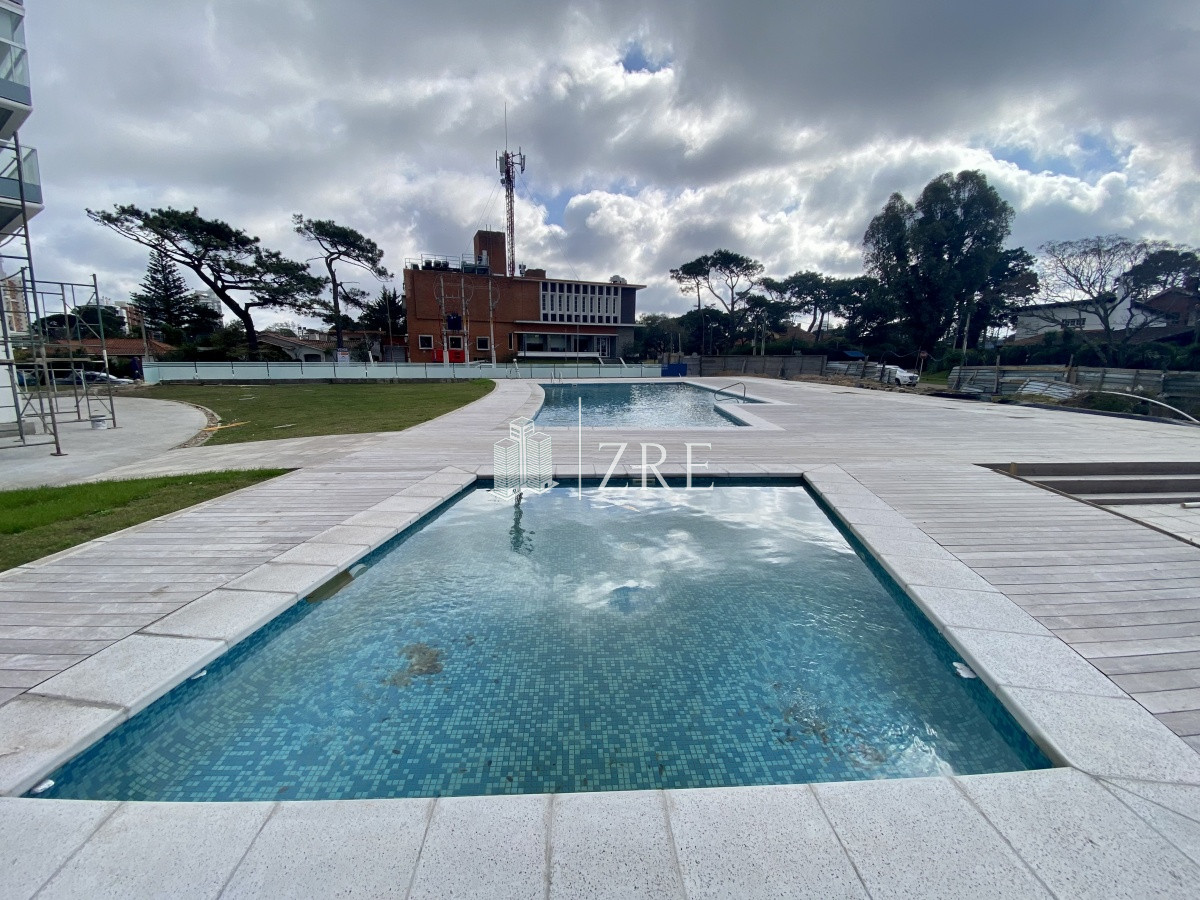 Apartamento ID.311 - Venta dos dormitorios playa mansa Punta del Este