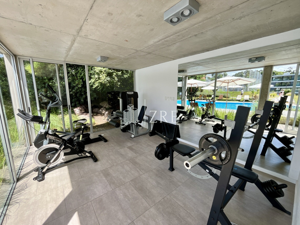 Apartamento ID.661 - Venta apartamento 3 dormitorios. Playa mansa, Punta del Este. 