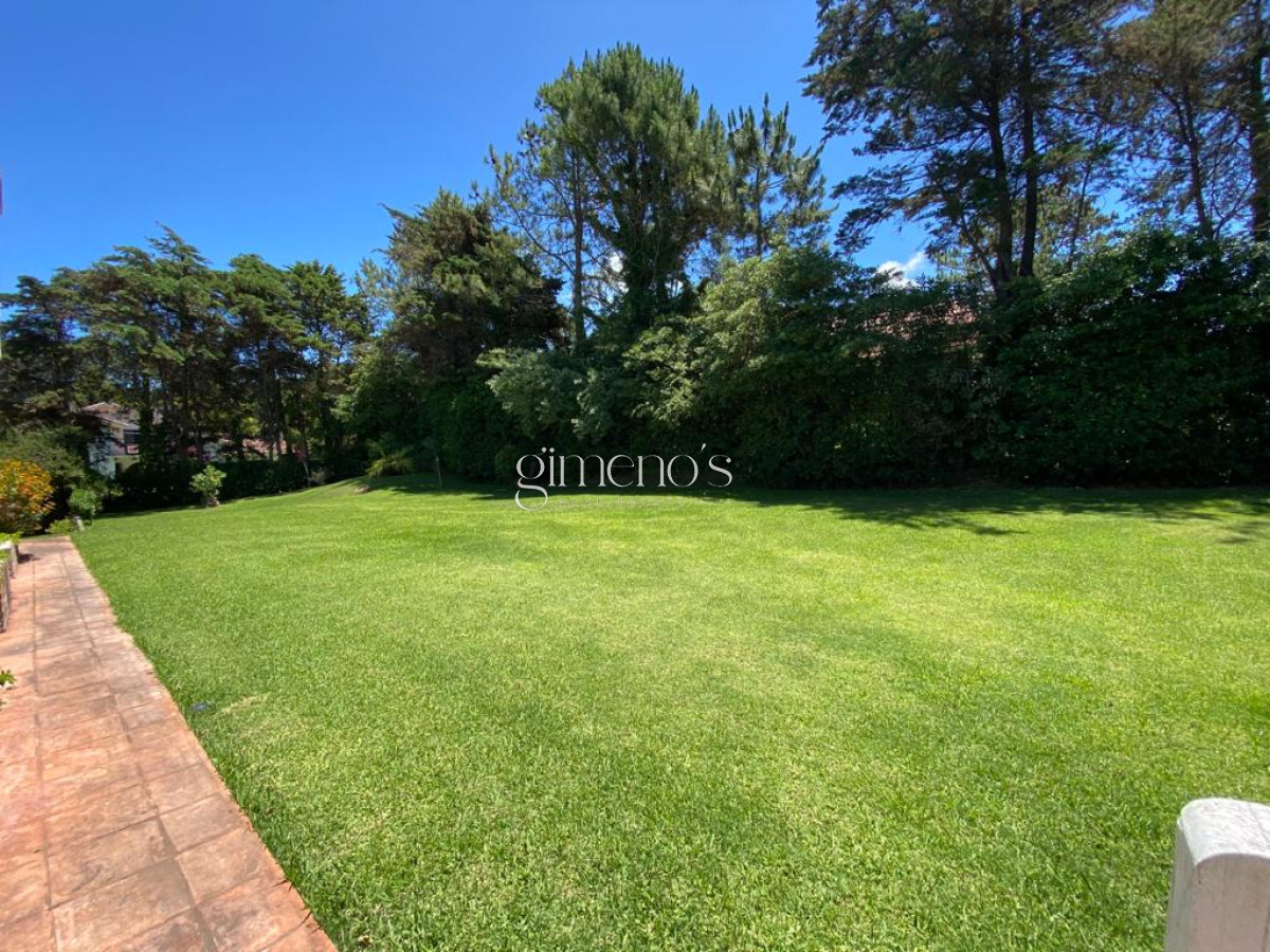 Casa ID.43 - Venta casa 5 dormitorios playa brava Punta del Este