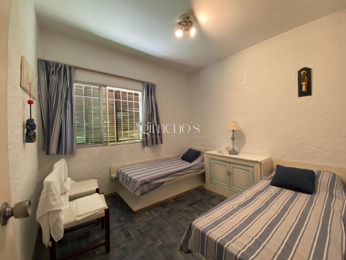 Casa ID.43 - Venta casa 5 dormitorios playa brava Punta del Este