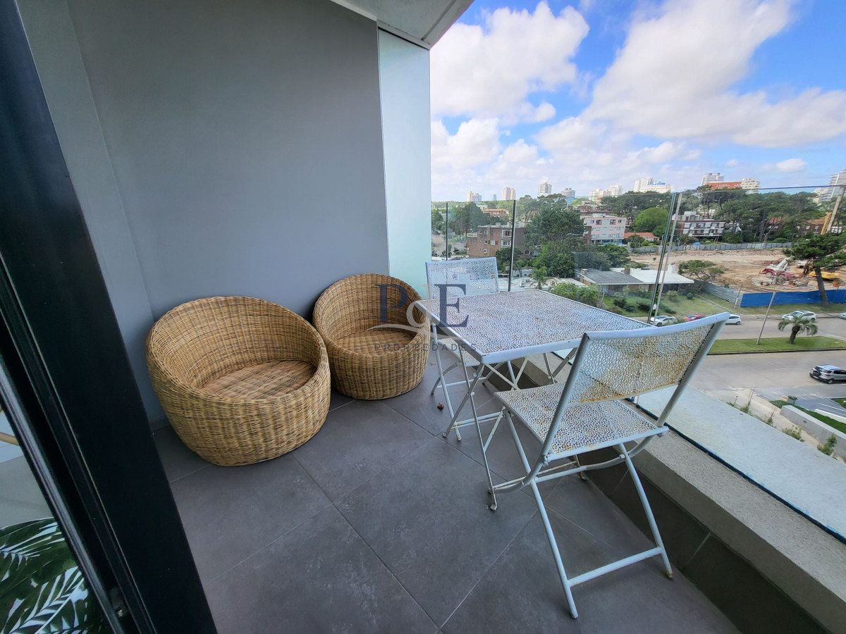 Venta de apartamento de 1 dormitorio y medio en Punta del Este - Imagen 2