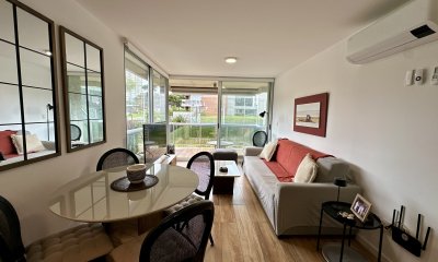 Venta apartamento 2 dormitorios. Playa mansa, Punta del Este.