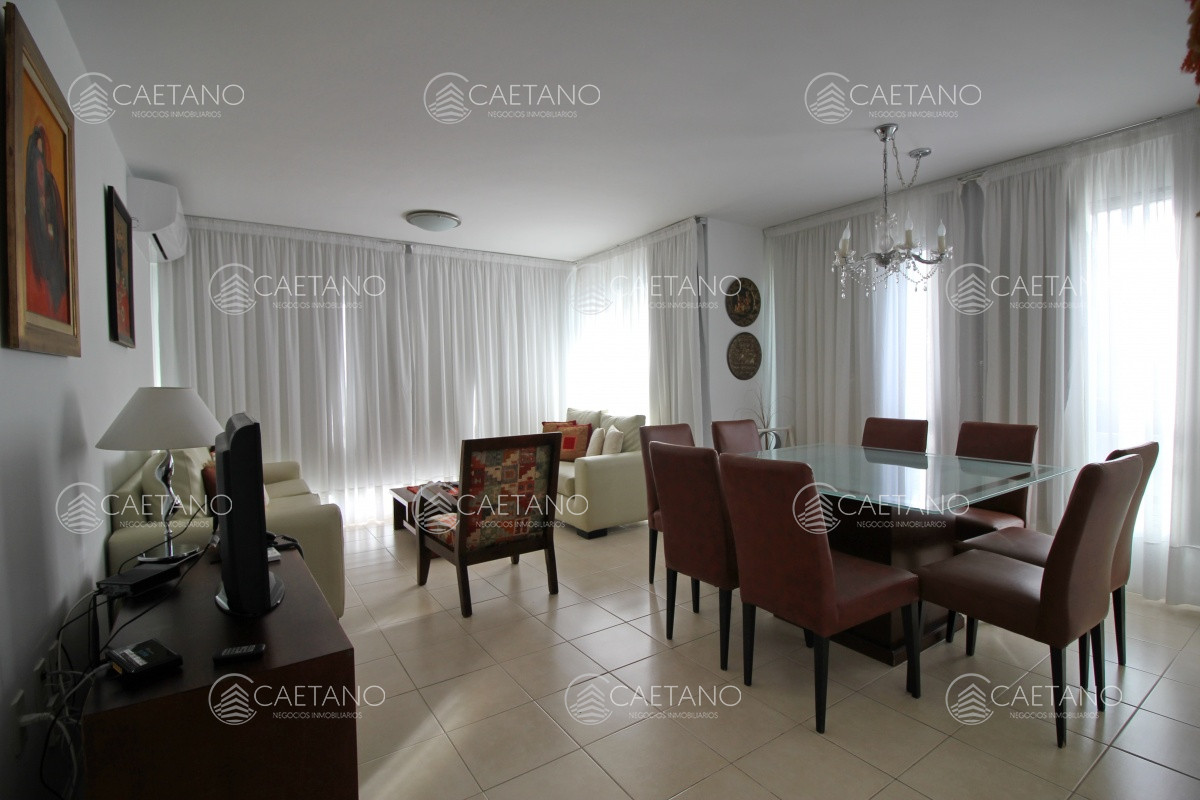 En venta... Apartamento 3 dormitorios en Av. Roosevelt, Punta del Este