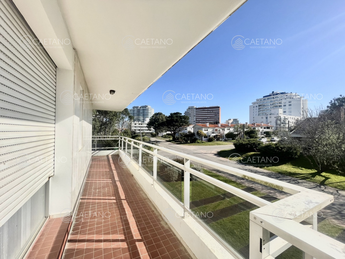 Venta apartamento 3 dormitorios 2 Baños. Aidy Grill, Punta del Este.  