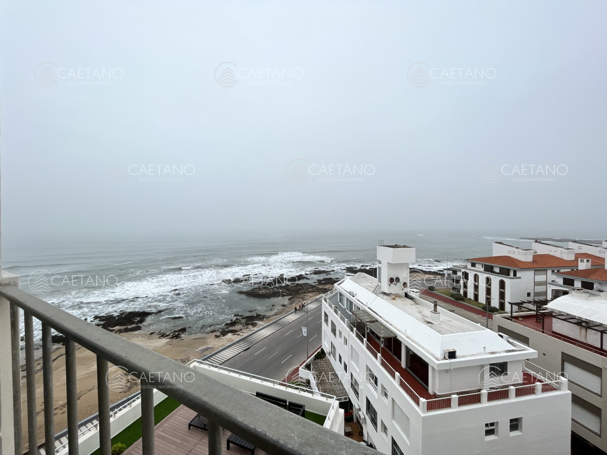 Venta apartamento Punta del Este 2 dormitorios con vista al mar
