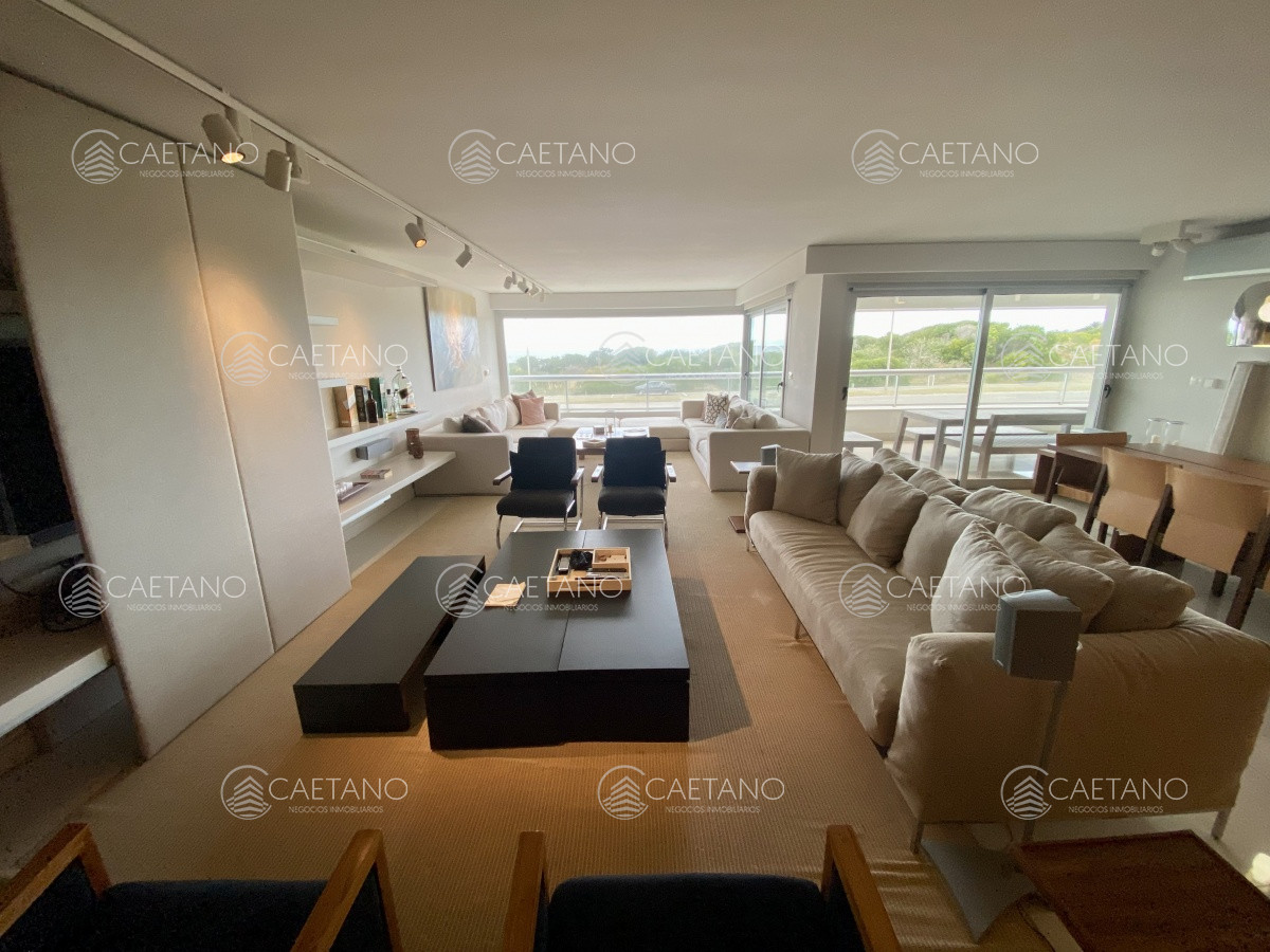 Venta apartamento 3 suite más dependencia en Edificio Indigo
