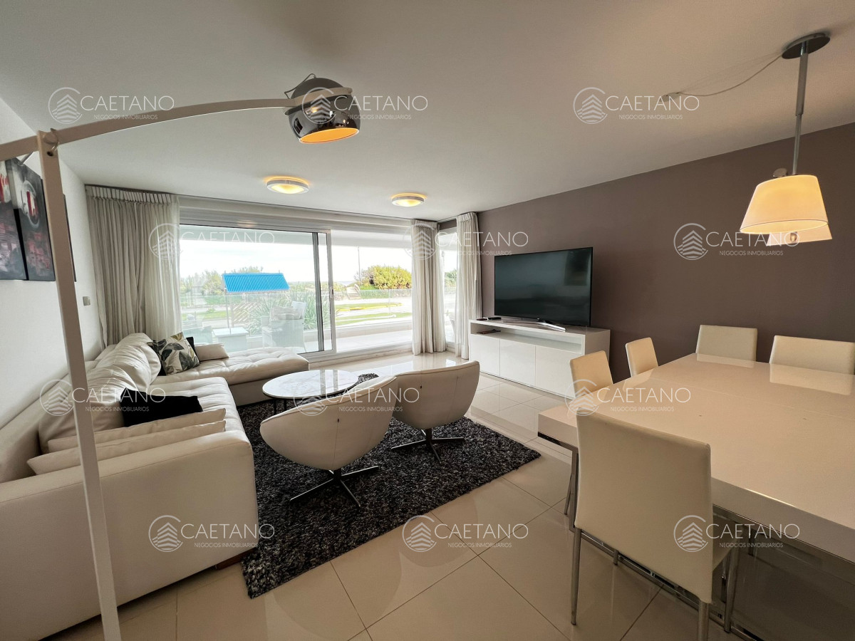 Venta apartamento 3 dormitorios. Playa mansa, Punta del Este