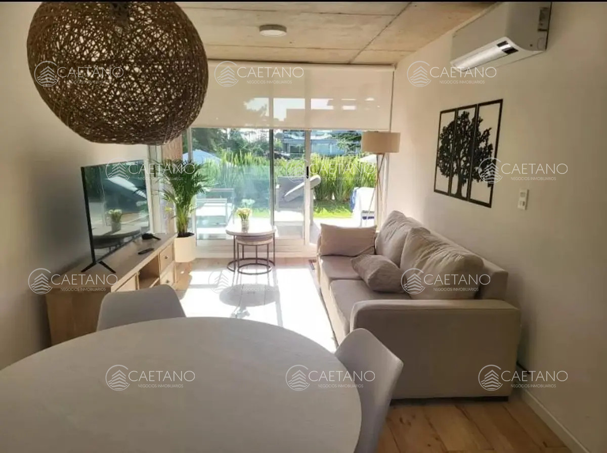 Venta apartamento 2 dormitorios. Playa Mansa, Punta del Este. - DMC15412A
