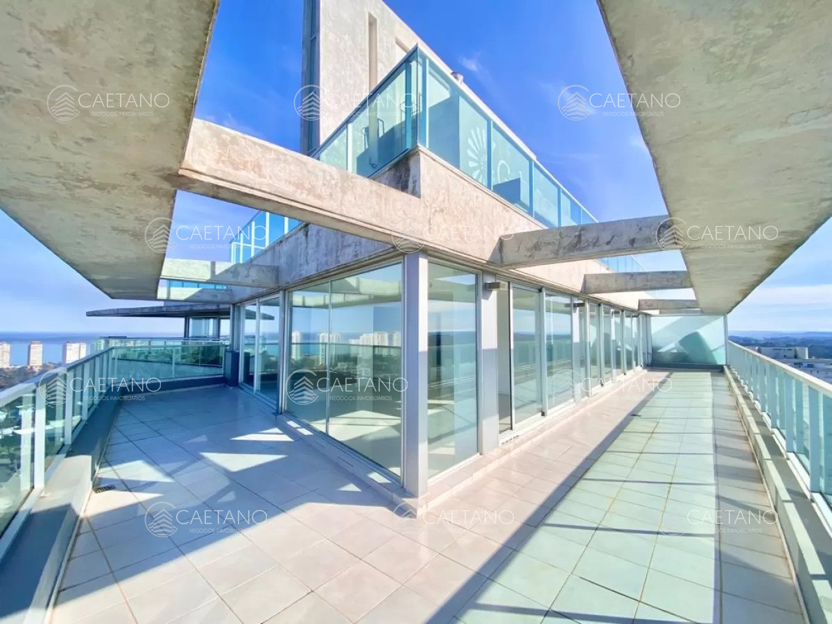 Penthouse de dos dormitorios en venta, Punta del Este.