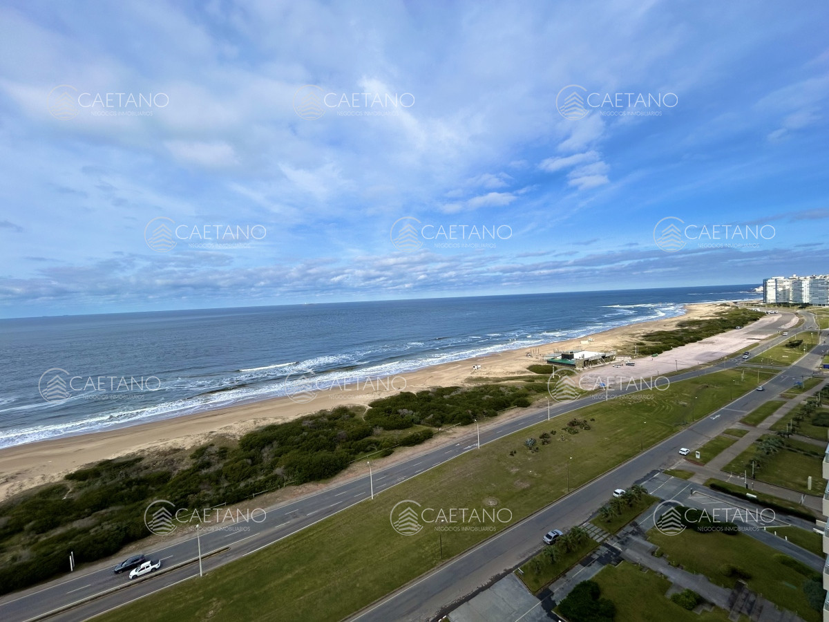 Venta apartamento Punta del Este con espectacular vista al mar. 4 dormitorios