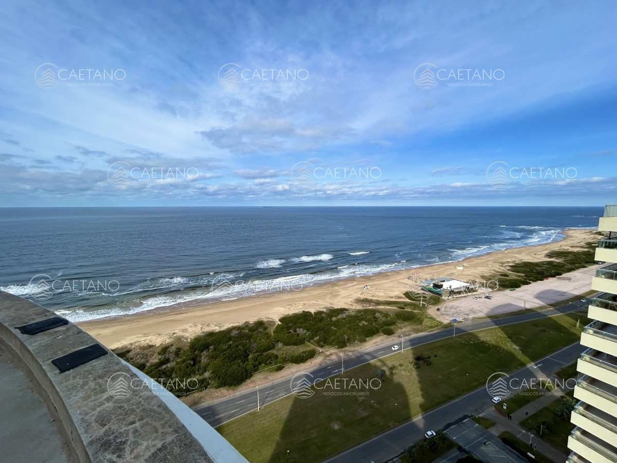 Venta Penthouse Duplex Punta del Este con vista al mar. 4 dormitorios