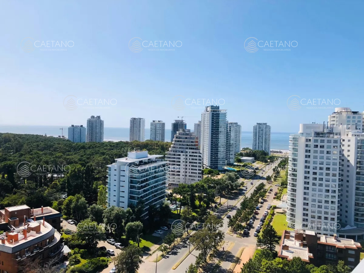 EXCELENTE OPORTUNIDAD DEPARTAMENTO DE 3 DORMITORIOS EN EDIFICIO CON TODOS LOS SERVICIOS - PUNTA DEL ESTE - DMC11265A