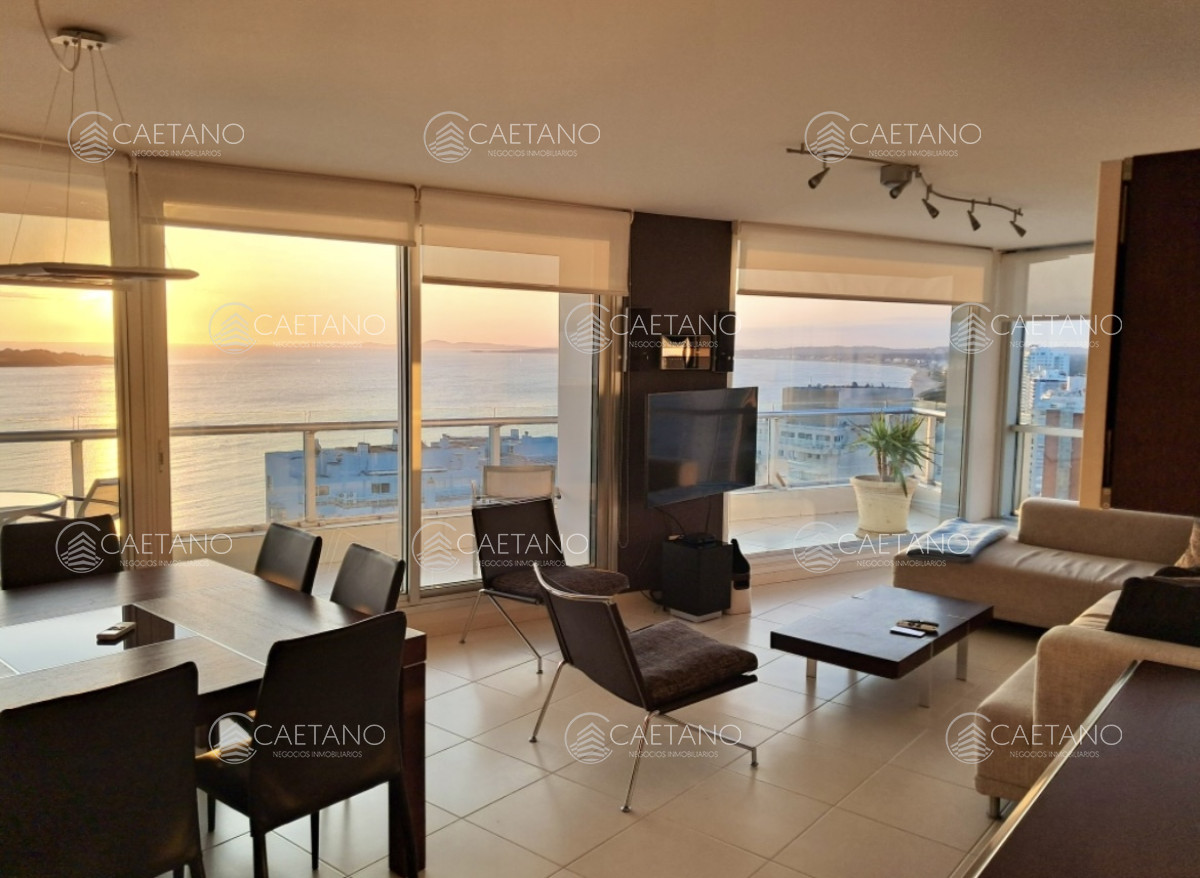 Alquiler apartamento en Punta del Este con espectacular vista al mar - Mansa. 3 dormitorios + dependencia de servicio