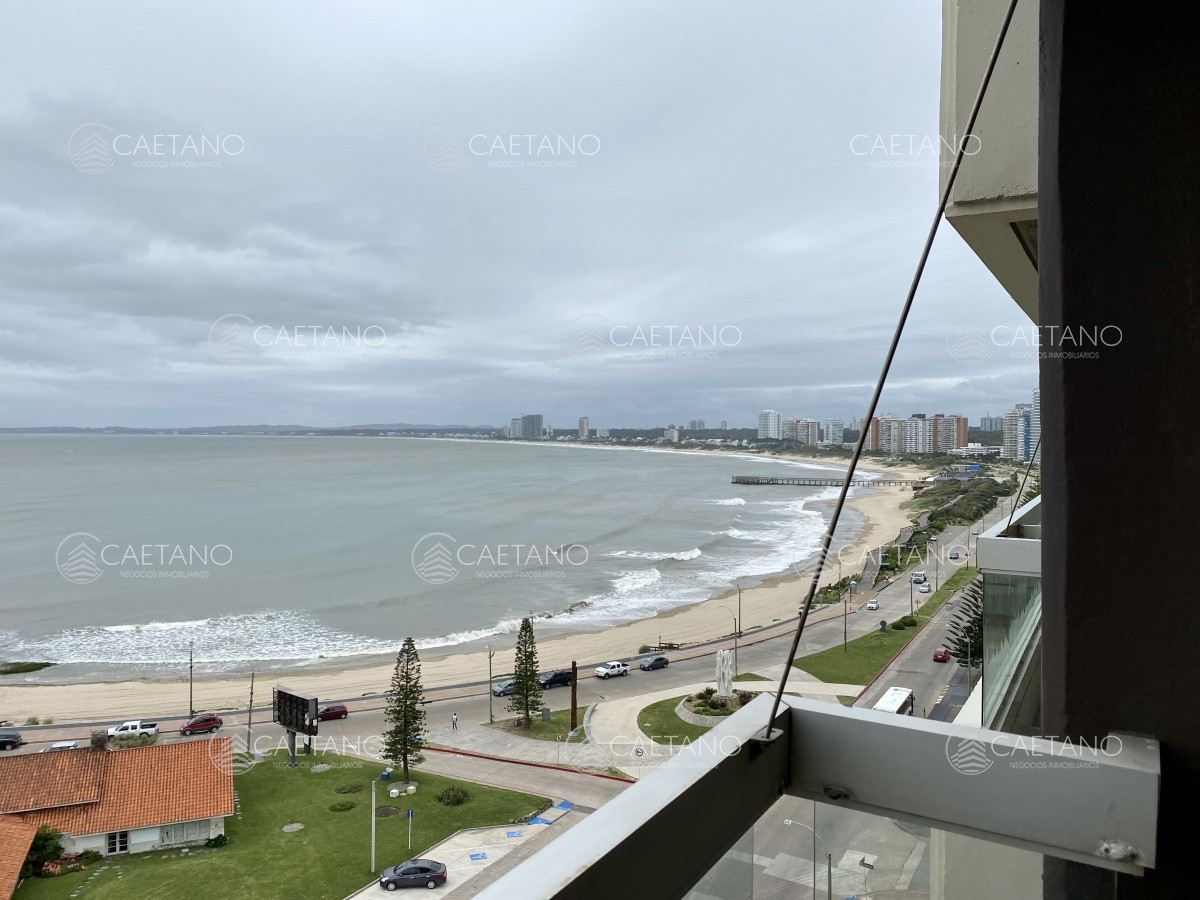 Venta apartamento 3 dormitorios. Playa mansa, Punta del Este.  - DMC140A