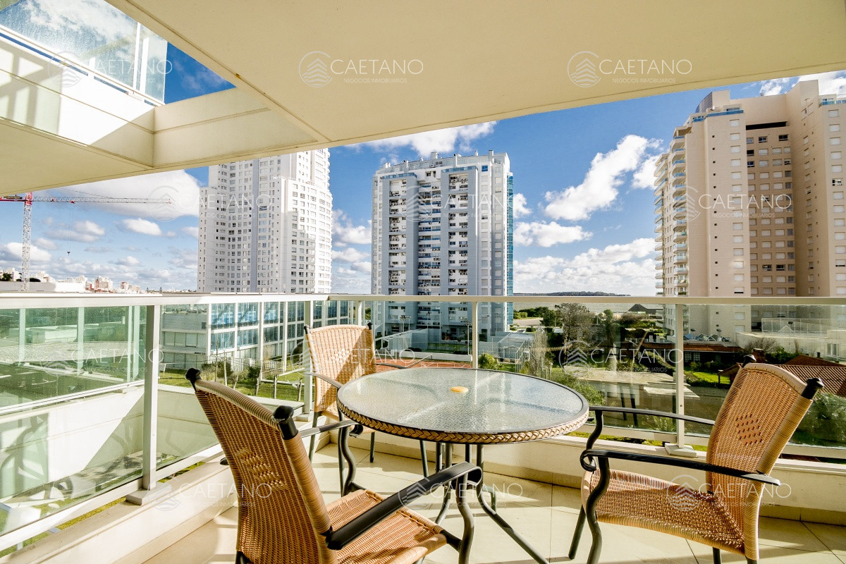 Venta apartamento - 2 Dormitorios + Parrillero. Playa Mansa, Punta Del Este 