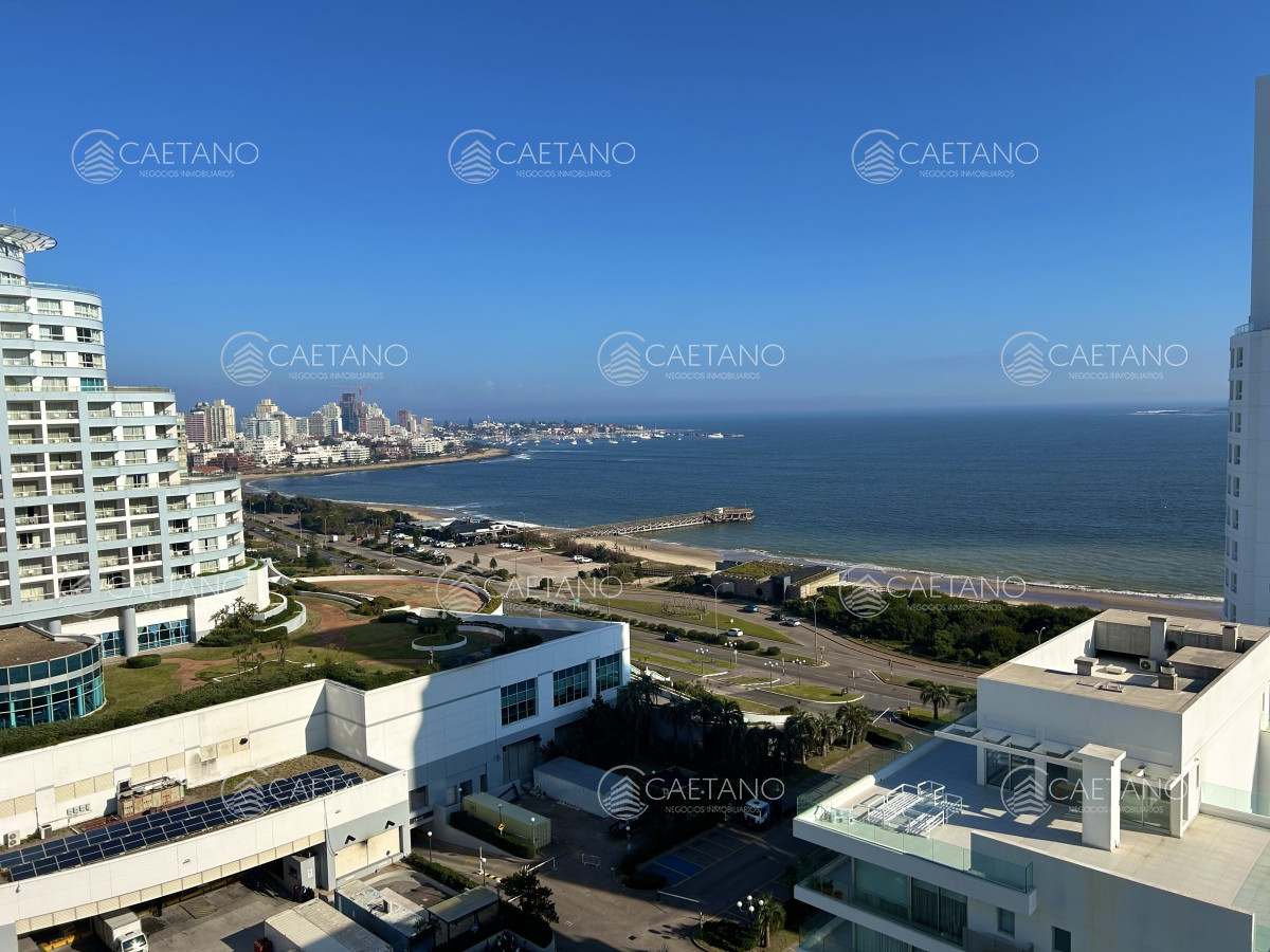 Venta apartamento Punta del Este en Playa Mansa con vista al mar. 2 dormitorios