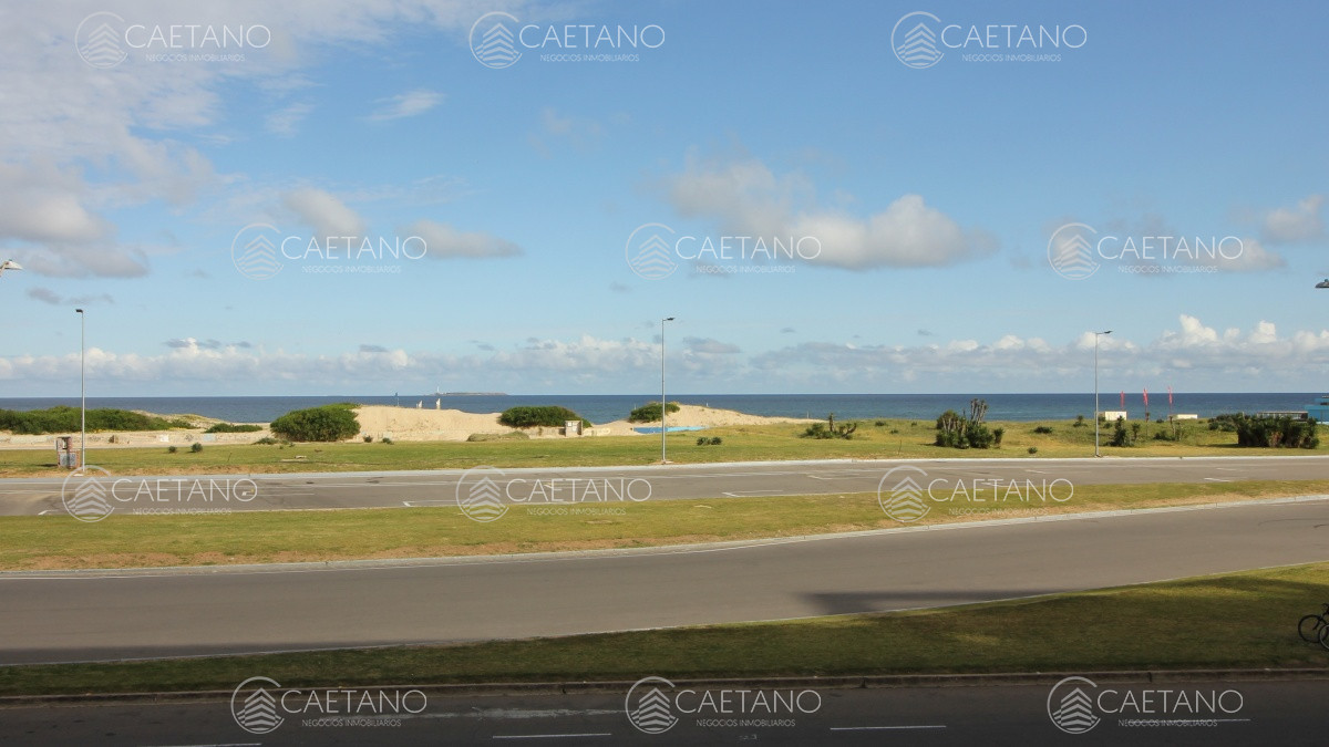 VENDO APTO EN LA BRAVA, VISTA DIRECTA AL MAR, PUNTA DEL ESTE 