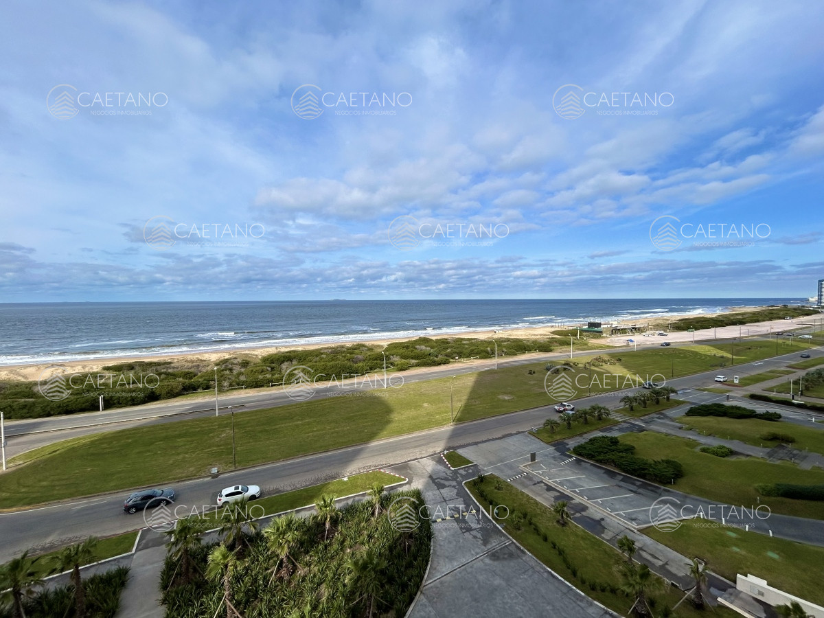 Venta apartamento Punta del Este con vista al mar. 4 dormitorios