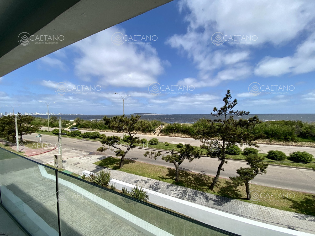Apto en primera linea con espectacular vista al mar!