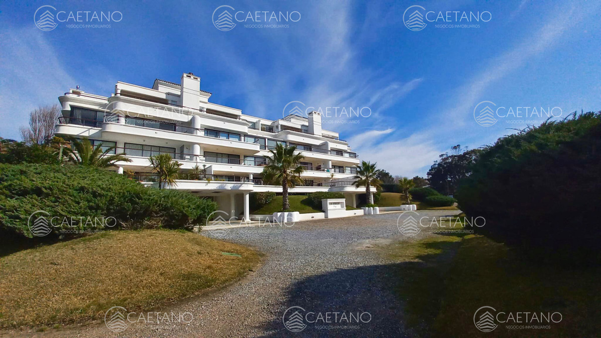 Venta - Alquiler Departamento - 3 Dormitorios 3 baños + Servicio - Playa Brava    - DMC11866A