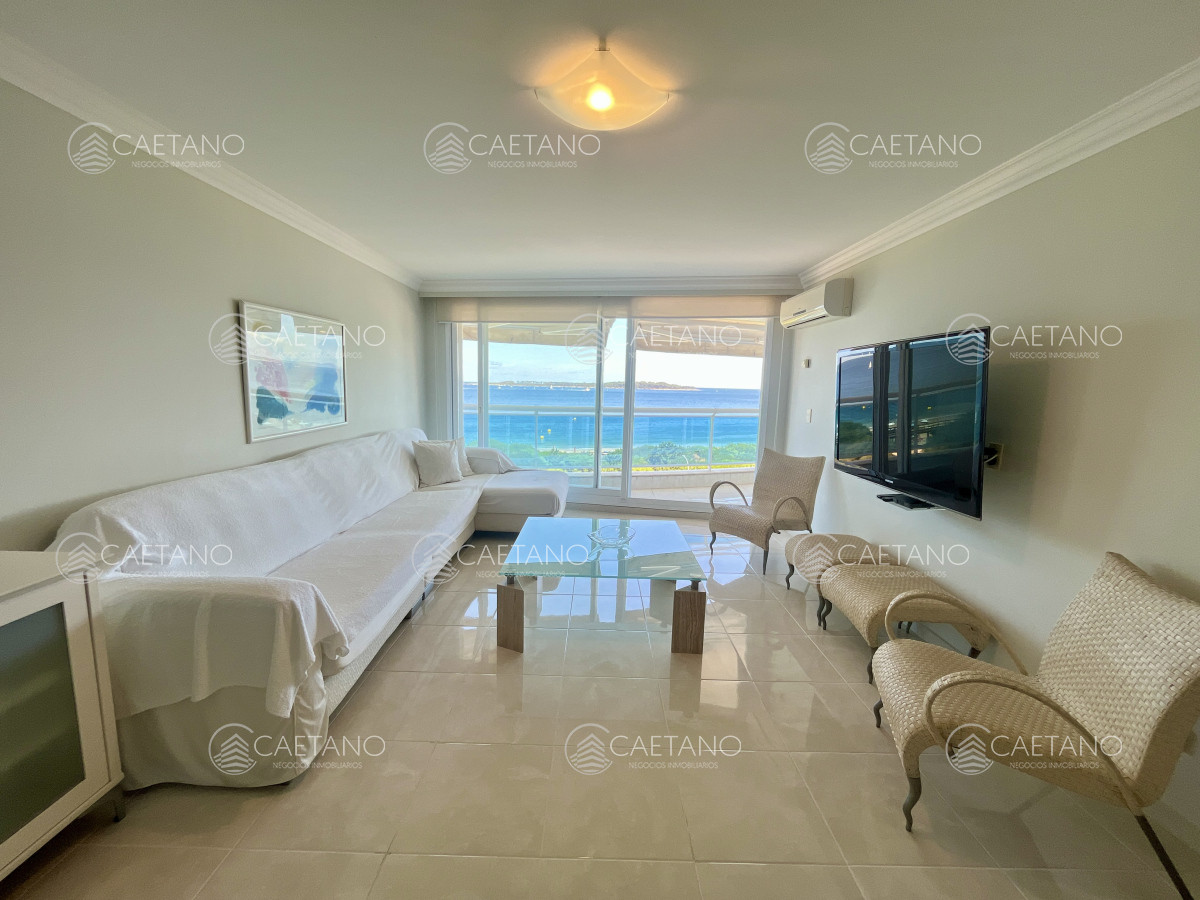 Venta apartamento 2 dormitorios. Playa mansa, Punta del Este.  - DMC5072A
