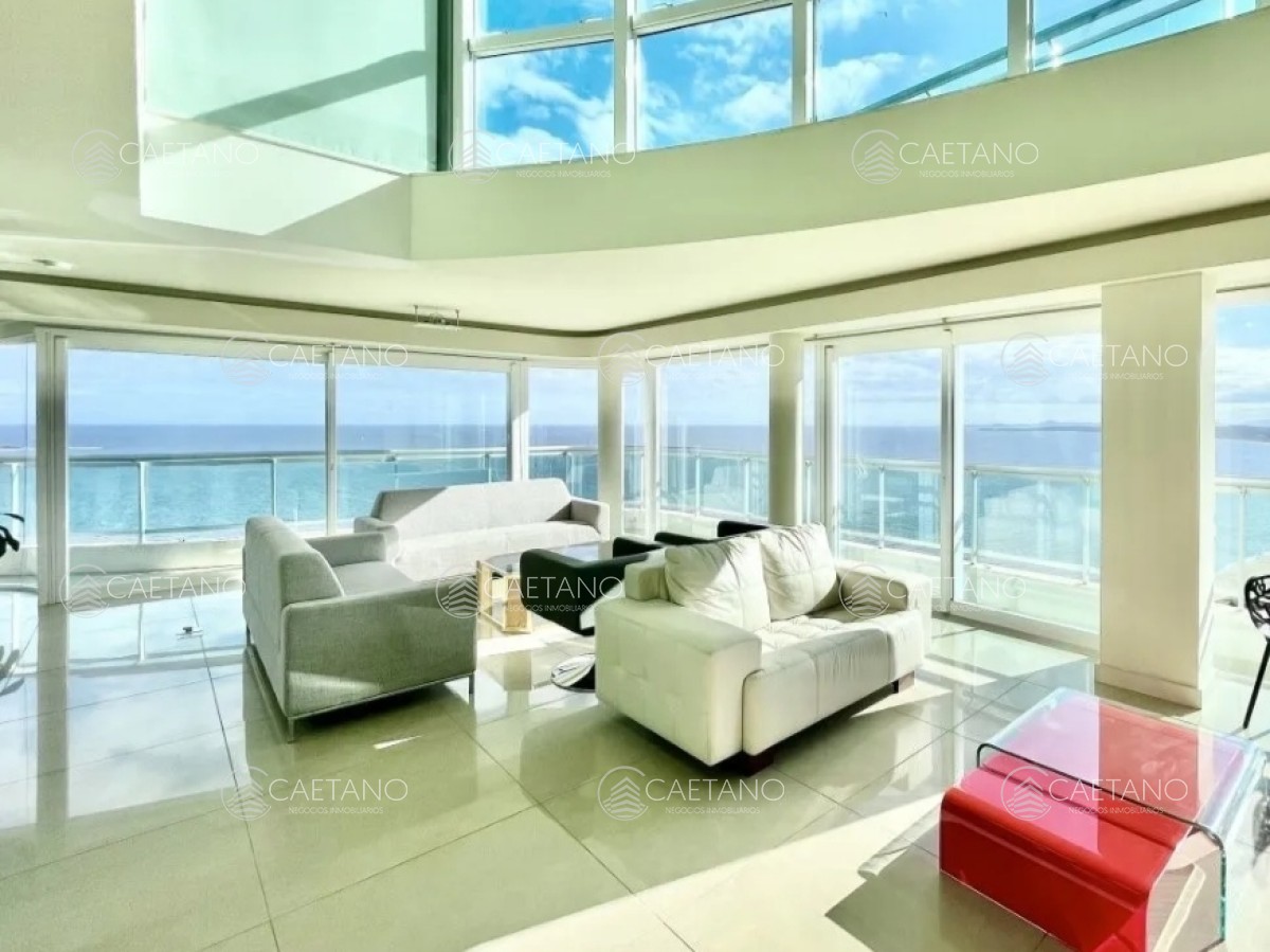 Venta apartamento 3 suite más dependencia en playa mansa Punta del Este