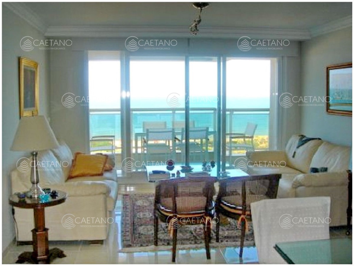 Venta apartamento 2 dormitorios. Playa mansa, Punta del Este  